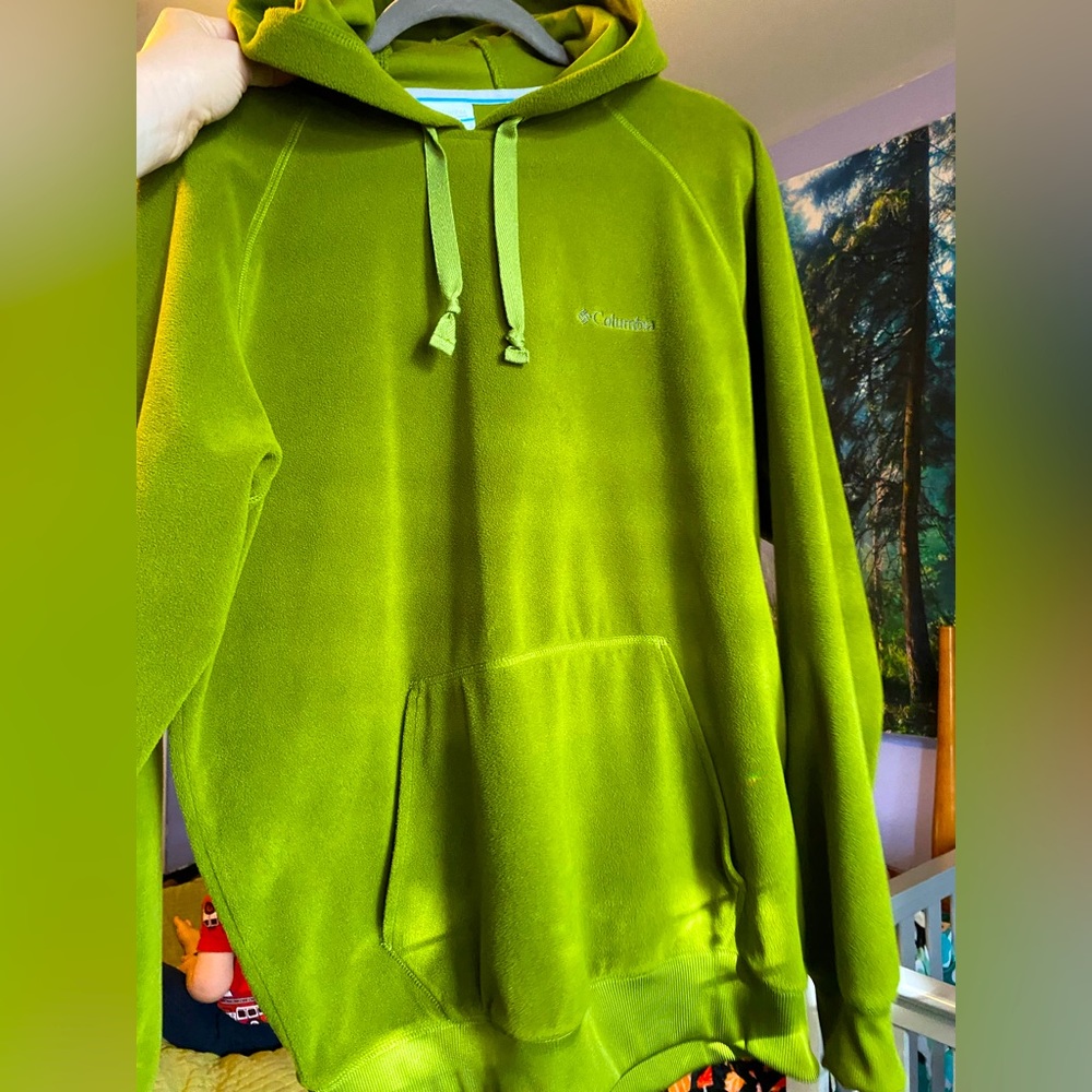 Vibrant green Columbia sweatshirt size M